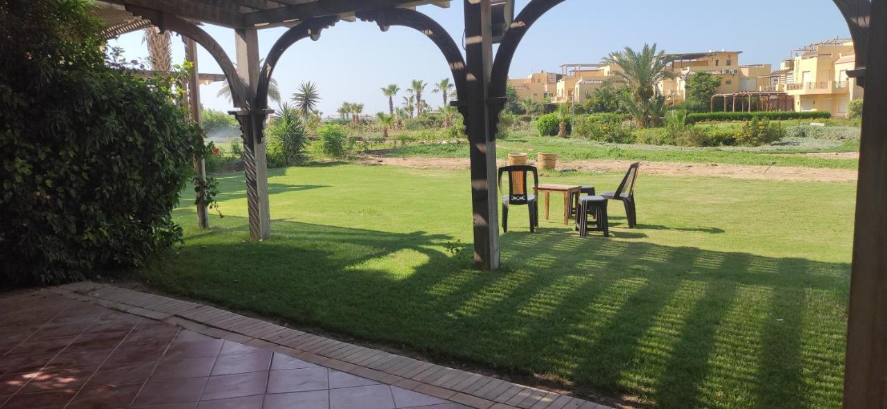 A Sea View Spacious Cheering 5 Bedroom Villa Ain Sokhna "Ain Bay" فيلا كاملة للإيجار قرية العين باي Ajn-Szuhna Kültér fotó